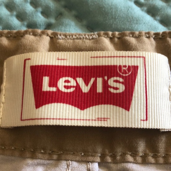 Levi’s Khaki Cargo Shorts. - Picture 2 of 7